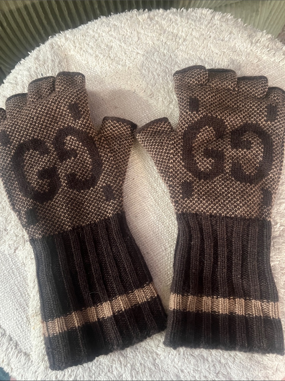 Gucci Brown and Black GG Fingerless Knit Gloves - Picture 3 of 3
